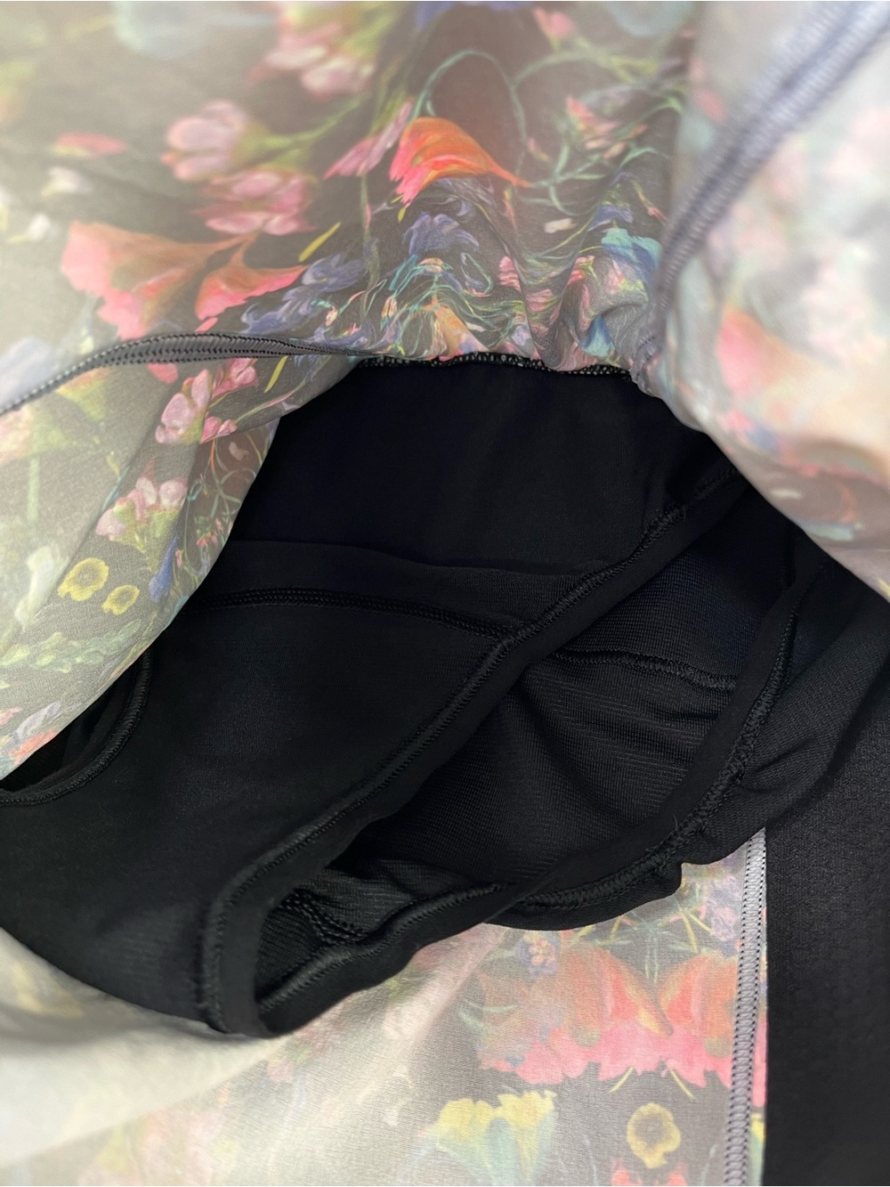 Lululemon Hotty Hot High-Rise Lined Short 4" Flowerscope size 4‎ - Picture 4 of 11